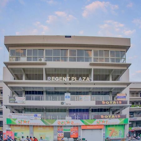 Oyo 75173 Hotel Regency Surat Exterior foto