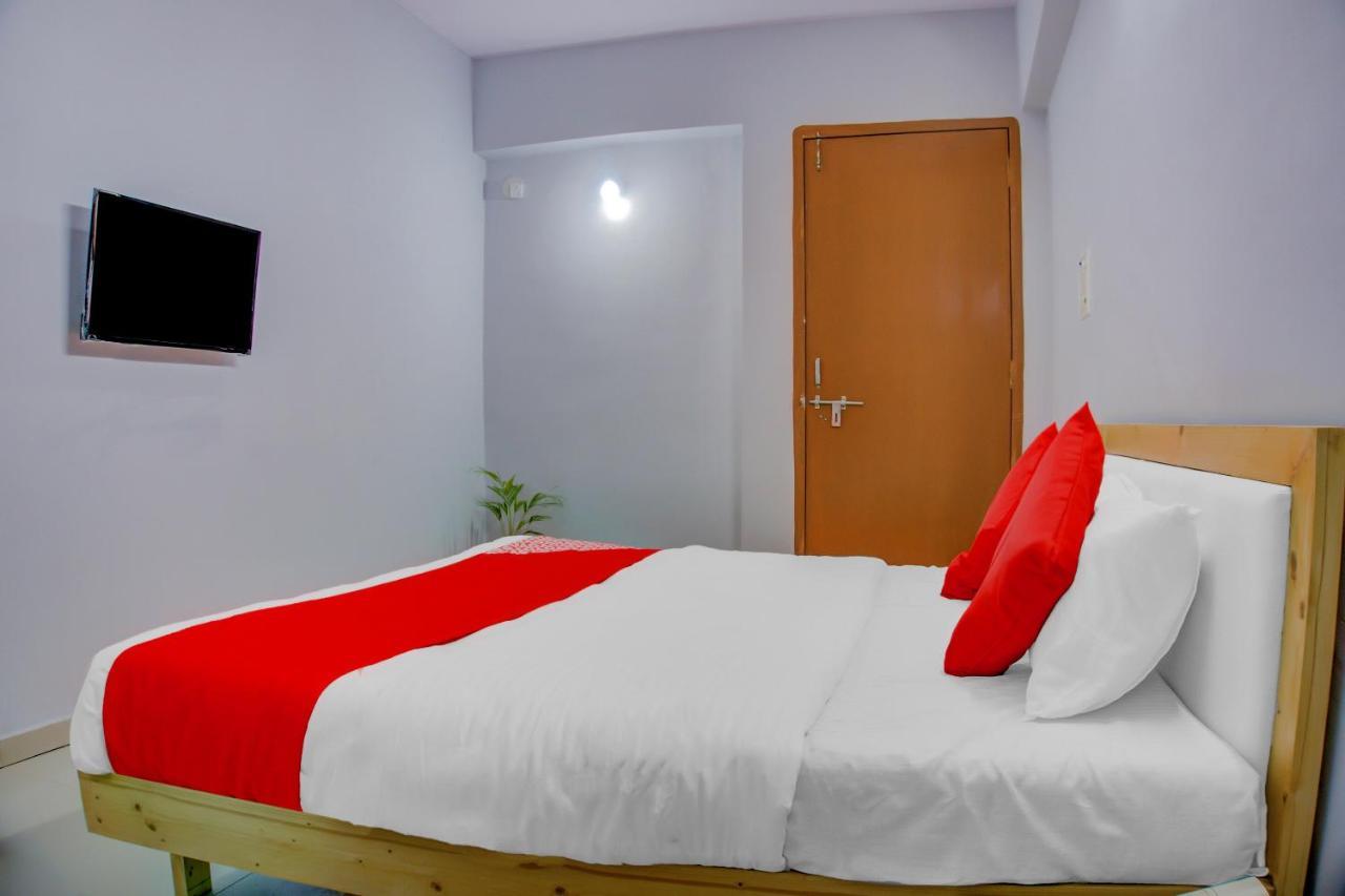 Oyo 75173 Hotel Regency Surat Exterior foto