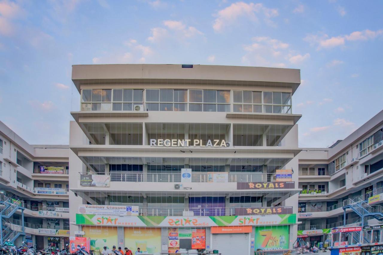 Oyo 75173 Hotel Regency Surat Exterior foto